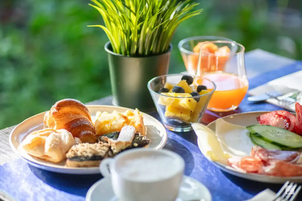 Ricca colazione al Chianti Village.