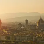 Firenze illuminata al tramonto dorato