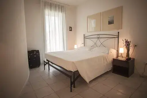 Camera da letto elegante e accogliente